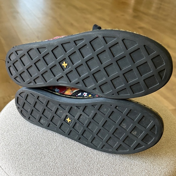 Dr. Martens Floral Lace-Up Boots - Picture 3 of 6